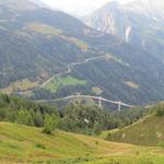 Tiefblick zur Simponpassstrasse mit der Ganterbrücke