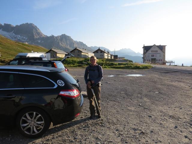 beim Hotel Furkablick 2427 m.ü.M. auf dem Furkapass, wo Parkierungsmöglichkeiten vorhanden sind, starten wir die Wanderung