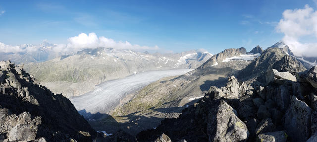 sehr schönes Breitbildfoto mit Blick auf den Rhonegletscher