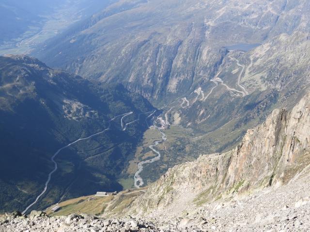 Tiefblick zur Grimselpassstrasse