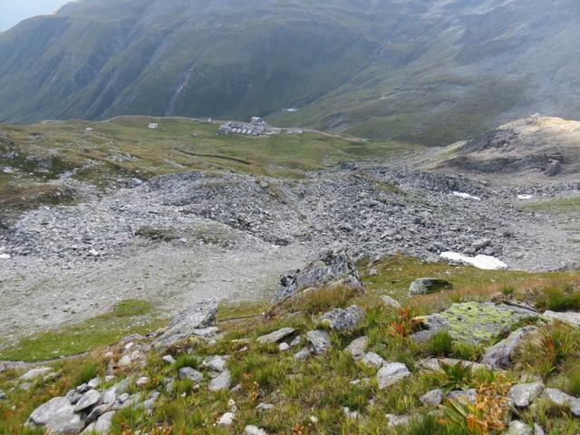 Blick auf die grosse Schotterhalde bei Punkt 2626 m.ü.M.