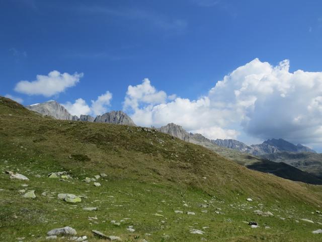 Blick hinauf zum Sidelenhorn, Galenstock und Bielenhorn. Sofort kommt uns die Wanderung zu Sidelenhütte in den Sinn