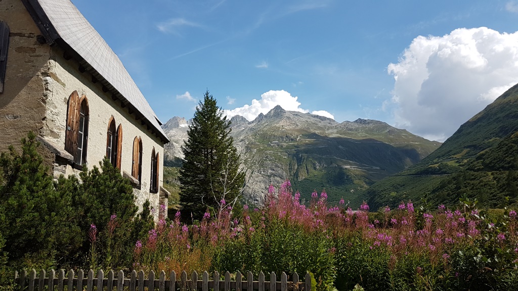 von der Kirche in Gletsch schauen wir zum letzten Mal hinauf zum Klein Furkahorn