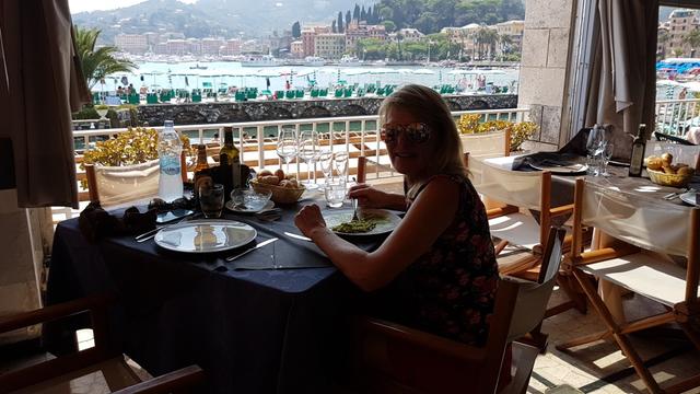 in einem sehr schönen Restaurant, direkt am Strand gelegen...