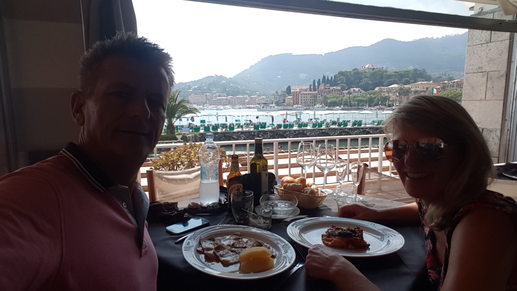 ...geniessen wir ein vorzügliches Mittagsessen...