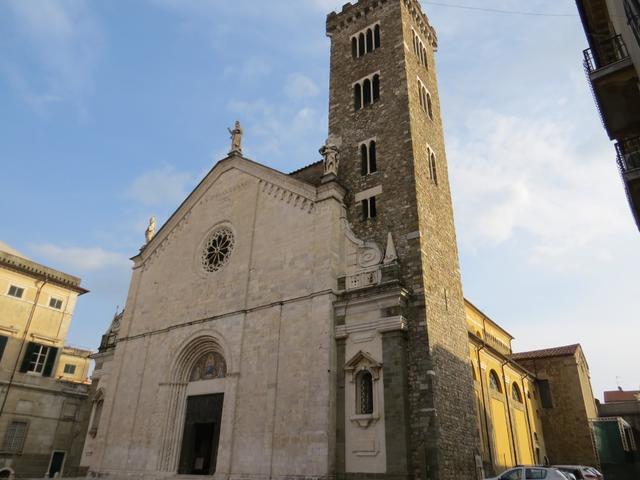 mitten in der Altstadt von Sarzana, besuchen wir die Konkathedrale Santa Maria Assunta 12.Jhr.