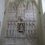 ein Seitenaltar alles aus (wie sollte es anders sein), weissem Marmor