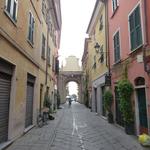 ...verlassen wir die schöne Altstadt von Sarzana