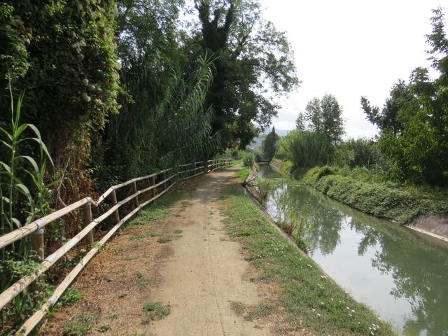 wieder an einem schönen Kanal entlang, erreichen wir Colombiera-Molicciara