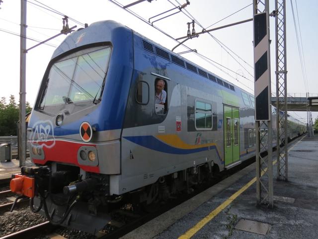 mit dem Zug fahren wir danach von Lido di Camaiore nach Avenza