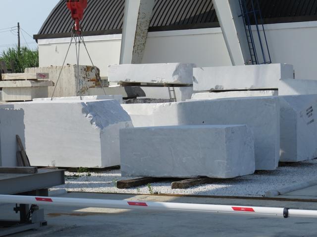 strahlend weisser Marmor, und das in riesigen Blöcken