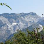 immer wieder schweift der Blick zu den Steinbrüchen an den Berghängen, links von uns