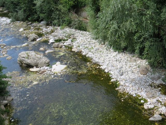 ...überqueren wir den Fluss Frigido