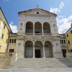 ...und stehen danach vor dem Dom San Pietro und San Francesco 15.Jhr.