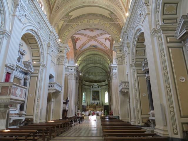 vieles in dieser schönen Kirche ist aus Marmor