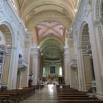 vieles in dieser schönen Kirche ist aus Marmor