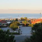 Blick vom Balkon des Hotels zum Strand. Auch heute wird es wieder ein traumhafter Tag