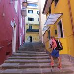 über viele Treppen verlassen wir steil aufwärts die Altstadt von Massa