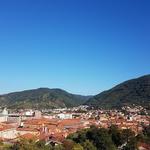 Blick von der Anhöhe bei der Kirche San Giovanni Decolatto auf Massa