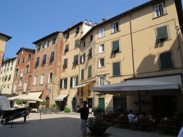 die schöne historische Altstadt ist von einer monumentalen Stadtmauer umgeben. Im 13. Jhr. war Lucca eine einflussreiche Stadt