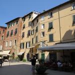 die schöne historische Altstadt ist von einer monumentalen Stadtmauer umgeben. Im 13. Jhr. war Lucca eine einflussreiche Stadt