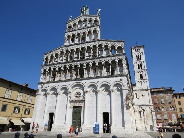 Kirche San Michele in Foro 12.Jhr. mit seiner wunderschönen Fassade