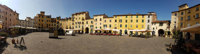 traumhaftschönes Breitbildfoto der Piazza dell'Anfiteatro