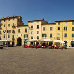 traumhaftschönes Breitbildfoto der Piazza dell'Anfiteatro