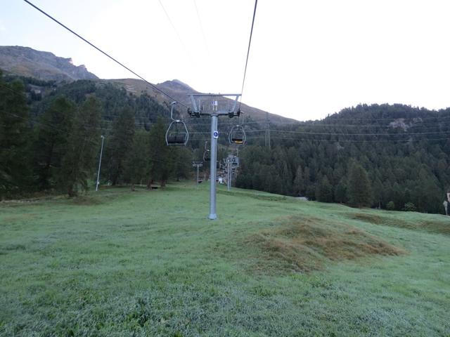 mit dem Sessellift schweben wir hinauf zur Alp Languard 2327 m.ü.M.