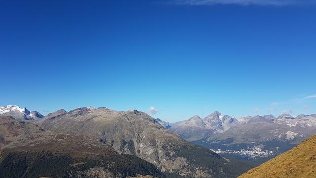 was für ein Panorama! Piz Corvatsch, Piz Rosatsch, Piz Julier und St.Moritz