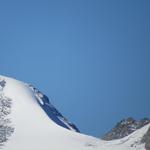 rechts die Mittelstation der Corvatschbahn die weiter hinauf zum Piz Murtel führt