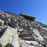 ...und wir erreichen die Chamanna Georgy 3202 m.ü.M. mit ihrer grandiosen Aussichtsterrasse