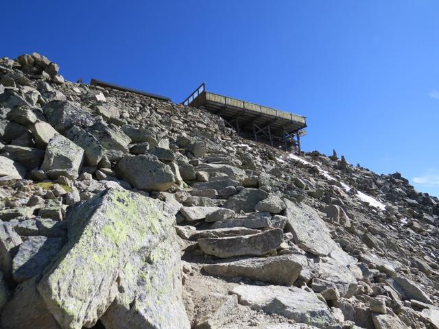 ...und wir erreichen die Chamanna Georgy 3202 m.ü.M. mit ihrer grandiosen Aussichtsterrasse