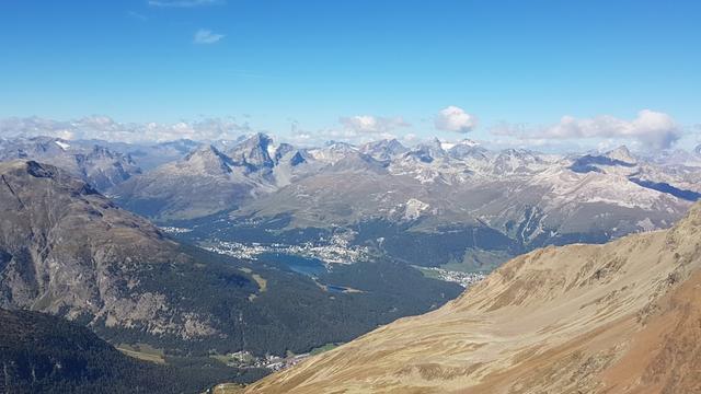 Blick auf St.Moritz mit dem Lej da San Murezzan und der Piz Julier