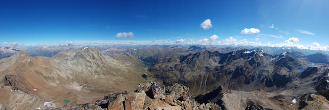 sehr schönes Breitbildfoto mit Blick ins Val Prüna. Links Fuorcla Muragl. Rechts Lej da Prüna und Pischa