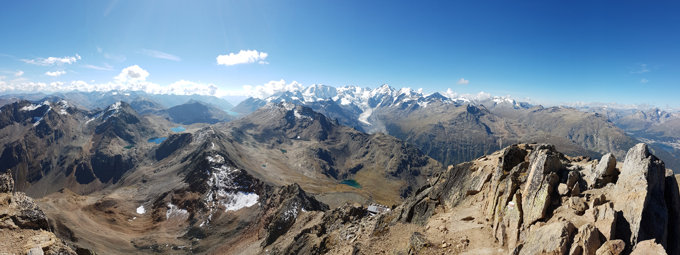 sehr schönes Breitbildfoto mit Blick in das Bernina Massiv