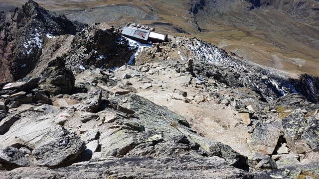 man kann es fast nicht glauben, das direkt am Abgrund, eine Hütte vorhanden ist