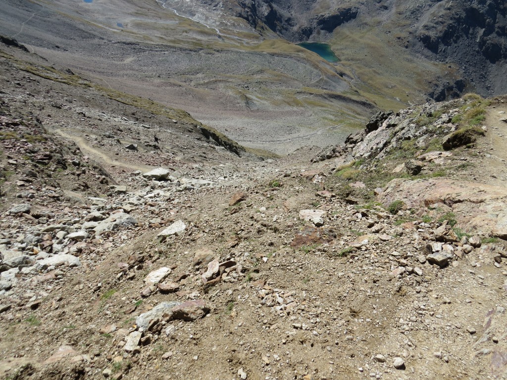 der Bergweg mutiert wieder zu einem normalen Wanderweg