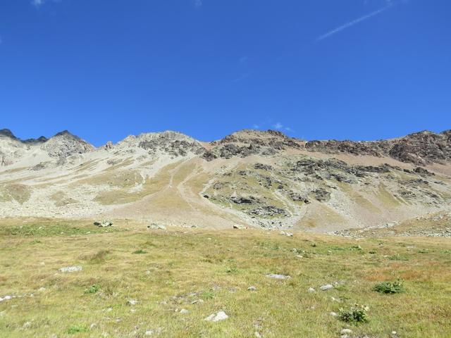 wir blicken hinauf Richtung Piz Muragl und Piz Clüx