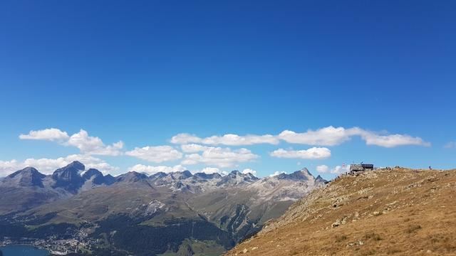 diesen Abstecher sollte man auf jedenfall einplanen, denn von der Hütte aus bietet sich noch einmal ein phantastischer Ausblick