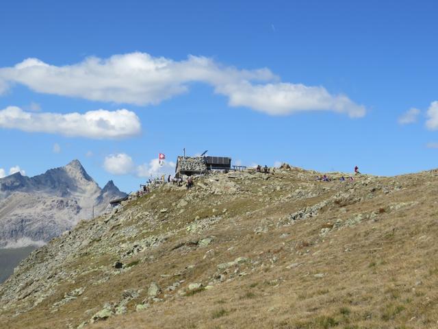 problemlos erreichen wir die kleine Berghütte 2732 m.ü.M.