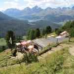 ...mit Bergrestaurant. Hier könnte man auf direktem Weg hinunter nach Pontresina absteigen