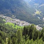 Tiefblick nach Pontresina und ins Val Roseg. Uns kommt die Wanderung zur Chamanna Tschierva und Coaz in den Sinn