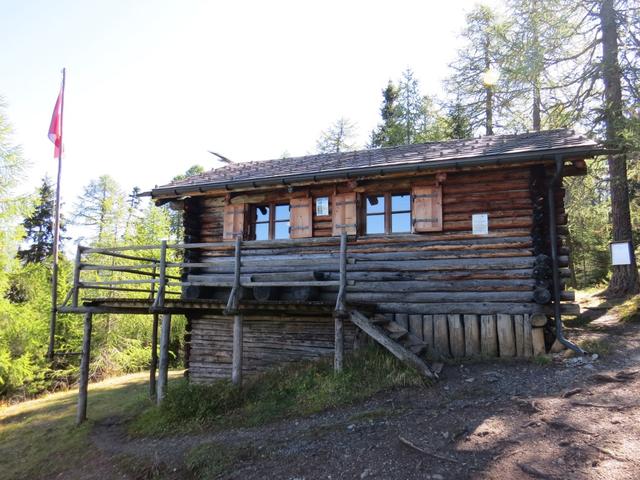 ...bei diesem traumhaft gelegenen Blockhaus, legen wir eine kleine Rast ein...