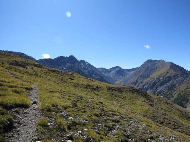 ...und stehen danach auf dem kleinen Plateau bei Punkt 2299 m.ü.M.