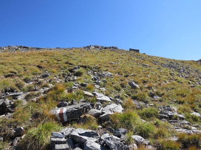 teilweise ist der Bergweg nun nicht mehr erstichtlich, die Markierungen leiten einem aber sicher in die Höhe