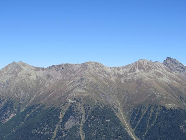 Blick zum Munt Baselgia. Dahinter liegt die Macun Seenplatte die wir auch schon besucht haben