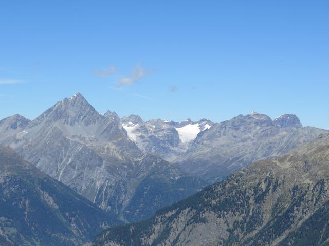 Blick ins Silvrettagebiet mit Piz Linard, Verstanclahorn, Piz Buin und Piz Champatsch