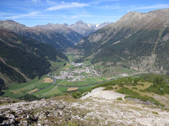 Blick ins Inntal, auf Zernez und zum Piz Linard mit der Fuorcla da Glims die wir schon besucht haben