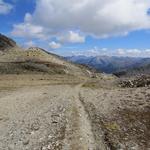 alles geradeaus wandernd erreichen wir die Weggabelung 2775 m.ü.M.